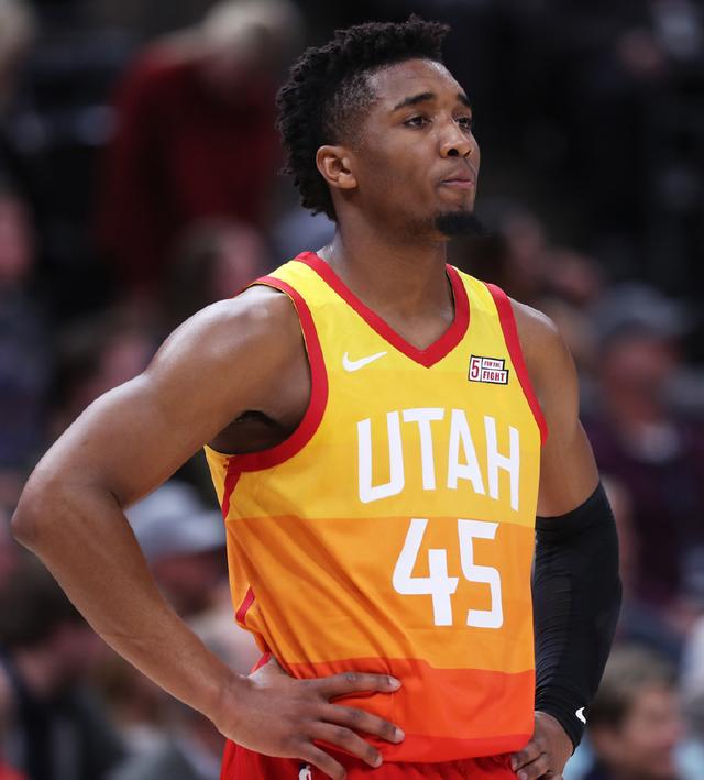 他们通过中 他们通过中