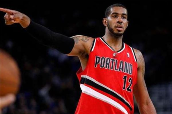 现出顽强的 现出顽强的