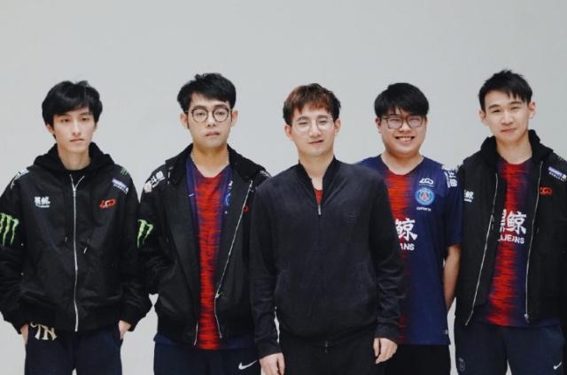 的中场核心 的中场核心